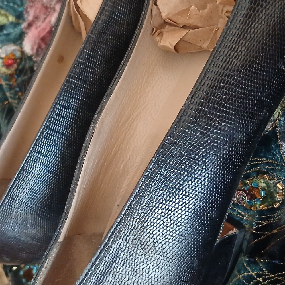 Salvatore Ferragamo Italian leather black kitten heels DE31175149 women's size8B - Picture 6 of 7